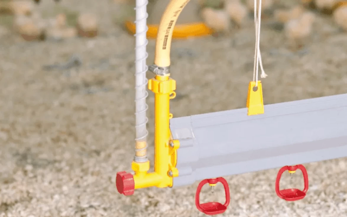 Деаэратор линии поения (сапун) для квадратной трубы 22х22мм с выходом под шланг 3/4