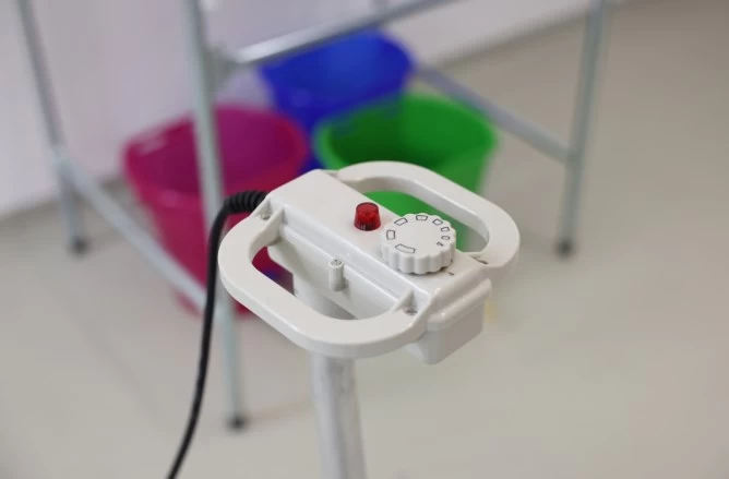 Подогреватель молока с изогнутой ручкой 81.5см