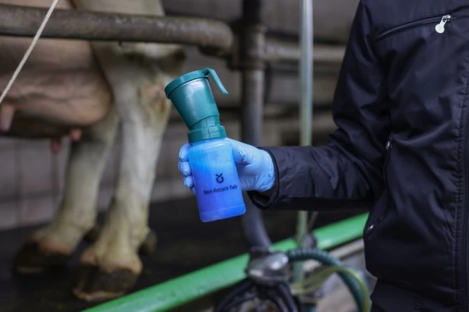 15647 Стаканчик для обработки вымени, с толстым дном, 300мл Kerbl