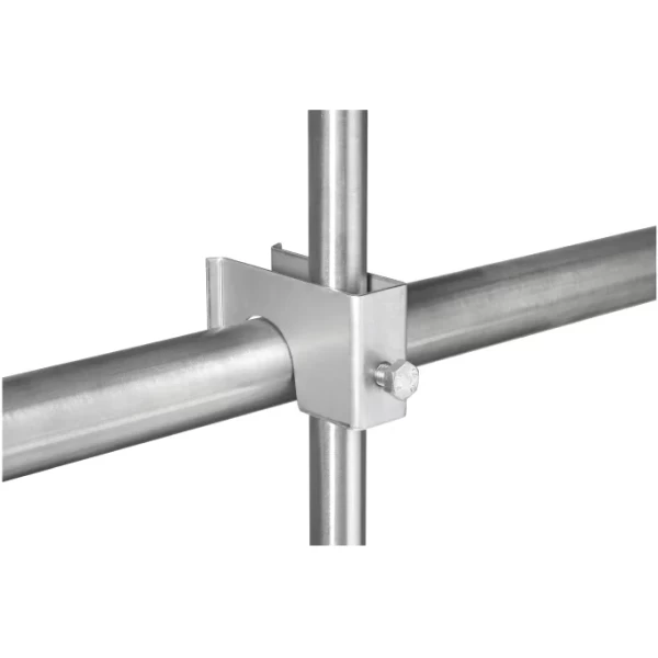 Монтажный зажим-фиксатор соединяет водопроводную трубу 1/2" с металлической трубой 3/4" к 1