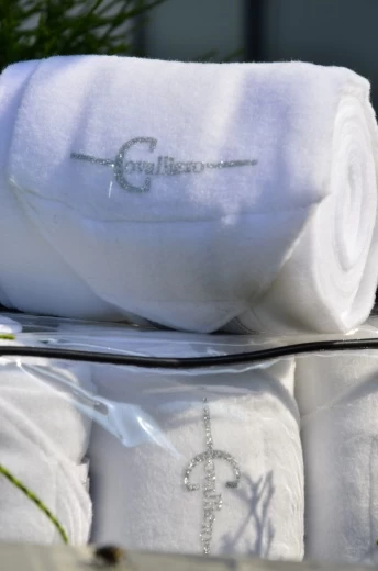 Бандаж для копыт Ковальеро 300х12см, флисовый белого цвета