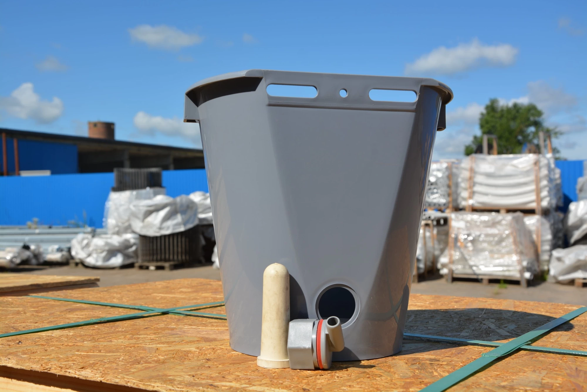 Ведро-поилка с соской для телят