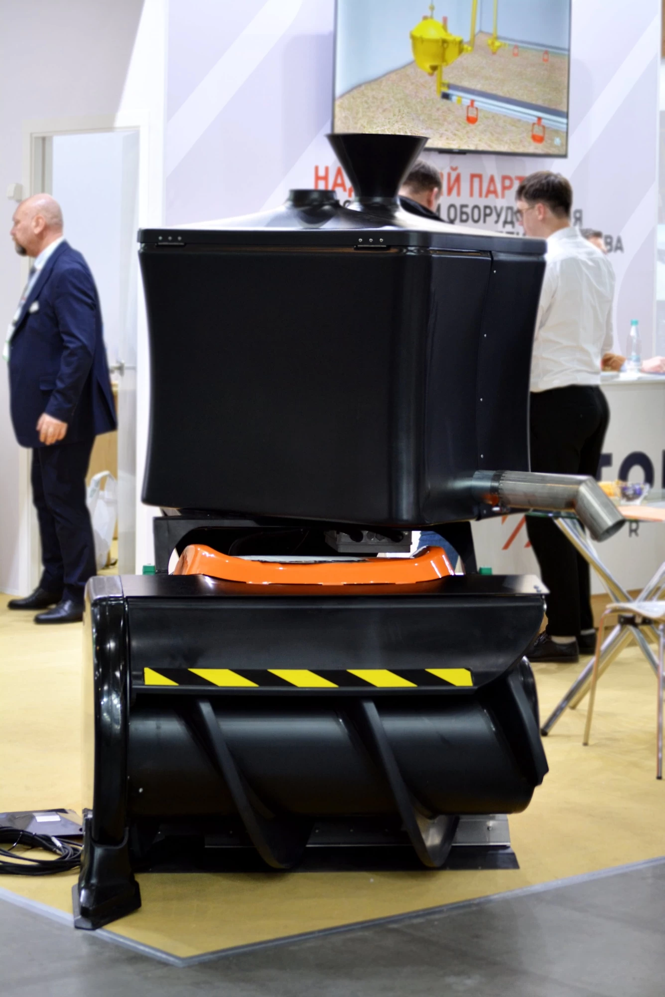 Пододвигатель корма Butler Gold