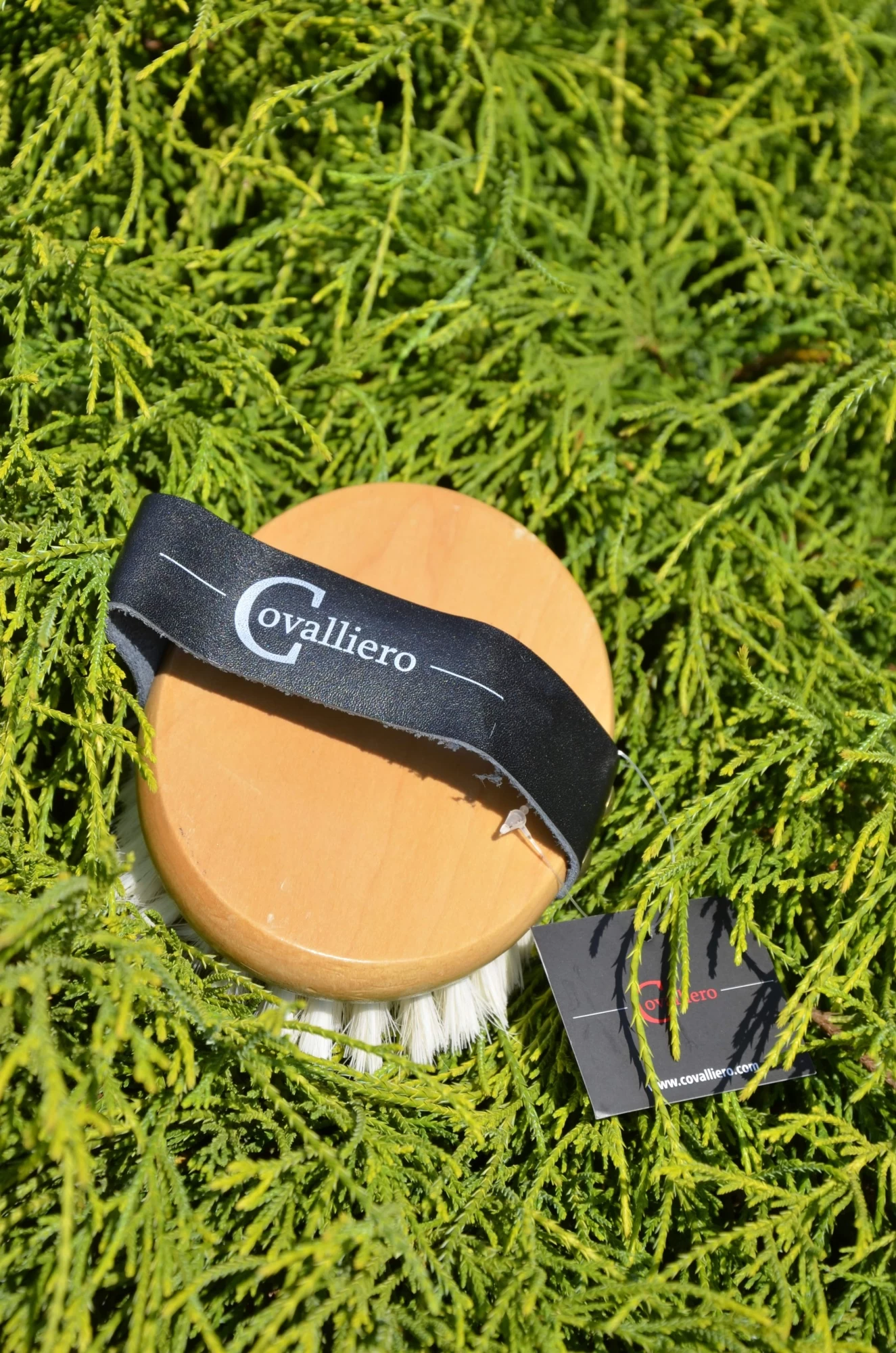 Щетка для лошадей Covalliero Brush&Co 13см, натуральный волос