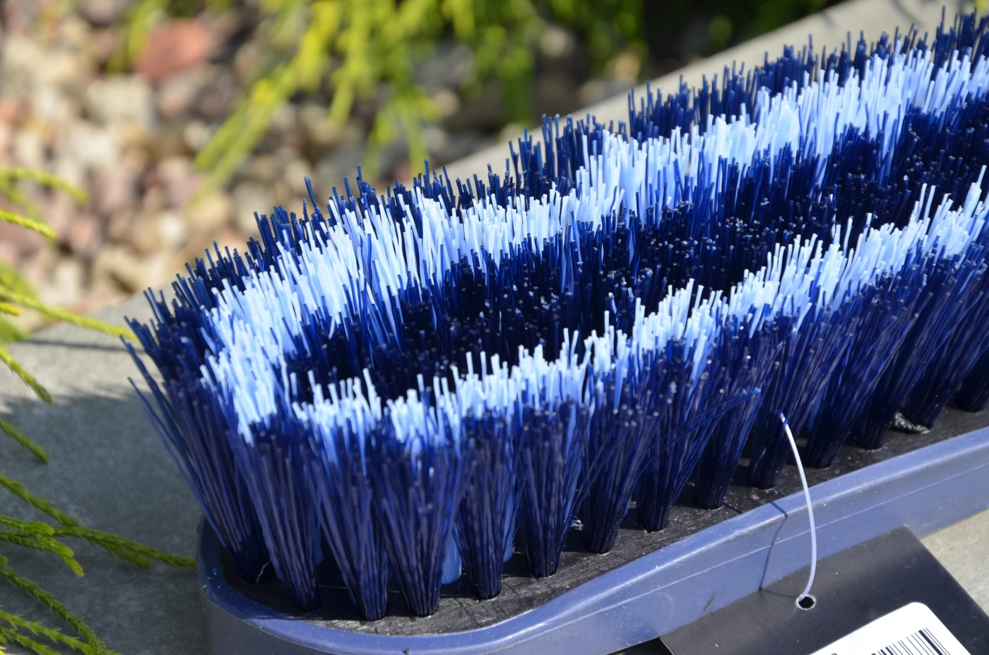 Щетка пластмассовая Brush&Co 20,5 см с длинным волосом, темно-синяя