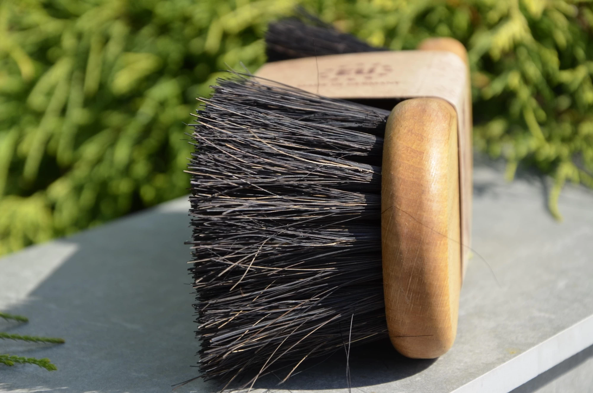 Щетка для лошадей MagicBrush жесткая, из дерева