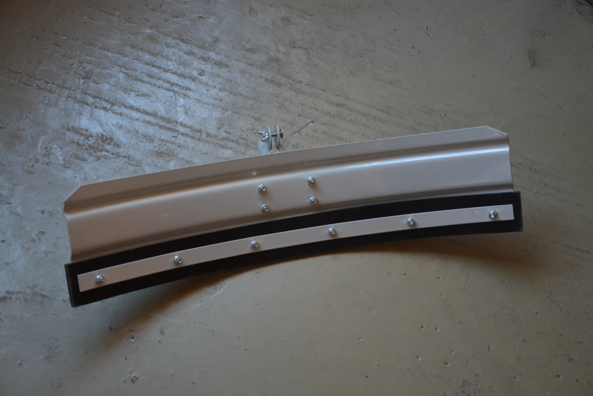 Скребок для навоза и воды, полукруглый 50см